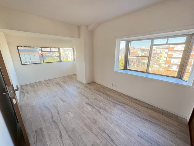 エクセレント丸太の内装