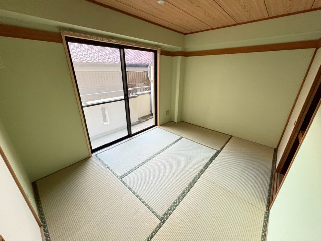 グランテージ丸太の和室