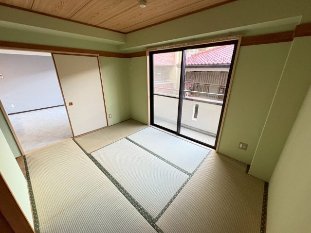 グランテージ丸太の和室