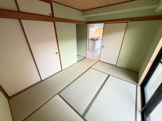 グランテージ丸太の和室