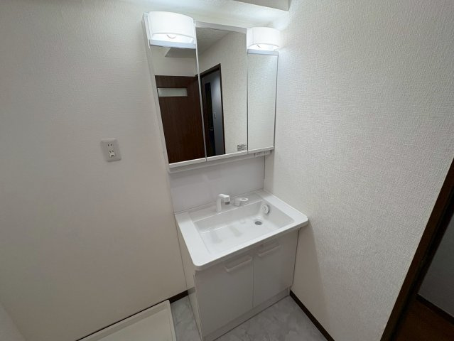 グランテージ丸太の独立洗面台