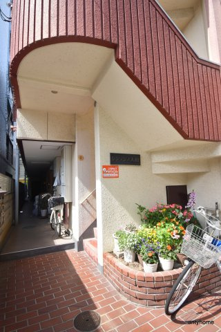 レジデンス大和Ⅰ　仲介手数料無料のエントランス