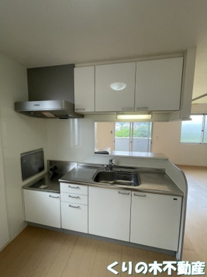 【キッチン】 | コウジィーコートK | コンパクトなキッチンで掃除もラクラク