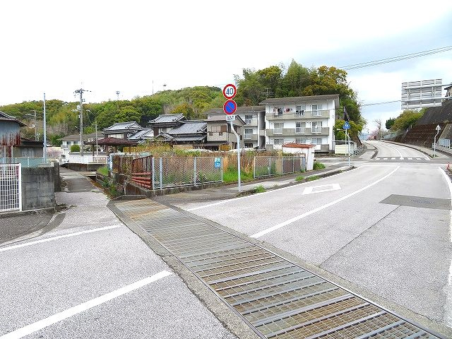 南国市小籠一丁目 売土地の前面道路含む現地写真|現況