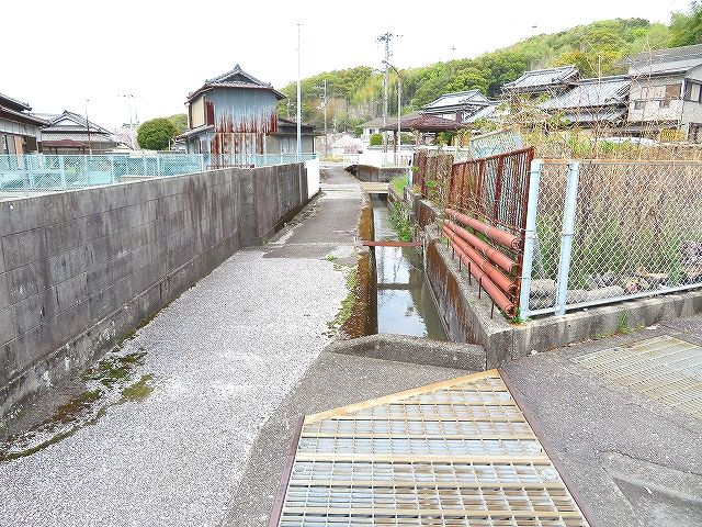 南国市小籠一丁目 売土地の前面道路含む現地写真|物件南側