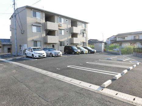 イーストハイムの駐車場