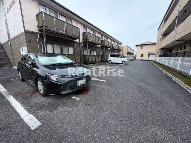 メゾンひかるの駐車場