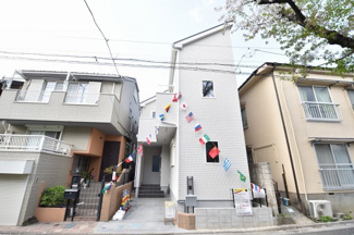 【外観】 | 白を基調とした落ち着いたデザインの新築物件！