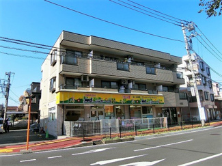 【外観】 | 小田急線「向ヶ丘遊園」駅まで徒歩5分！便利な立地の3階建てマンションです♪通勤通学はもちろん、お買い物やお出かけにもGood☆