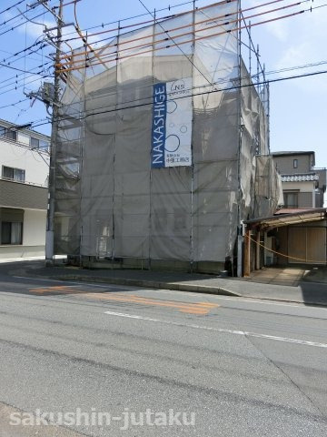 八千代台東２丁目　新築戸建の前面道路含む現地写真|八千代台東２丁目　新築戸建　建築中　令和３年４月完成予定　角地　バス通り（希望通り沿い）