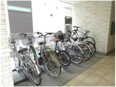 【その他共用部分】 | モレス・ヴィラ吹田 | 自転車置き場です。