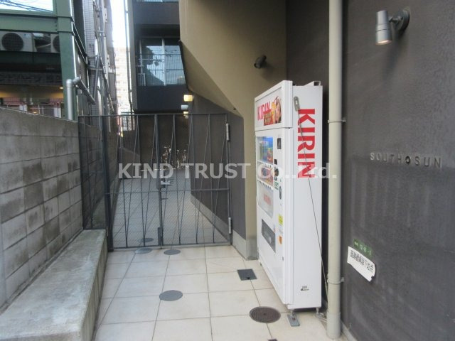 サウスサンのエントランス|落ち着いたエントランスです