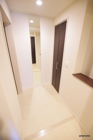 Y's Court 東梅田の玄関