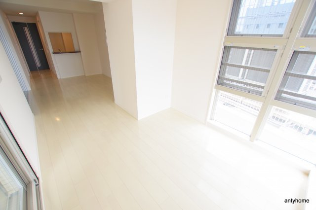 Y's Court 東梅田の居間・リビング