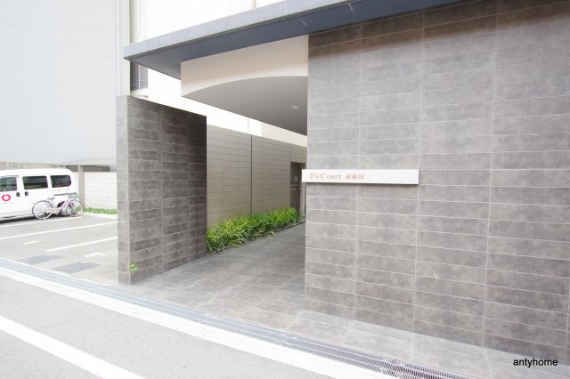 Y's Court 東梅田のエントランス