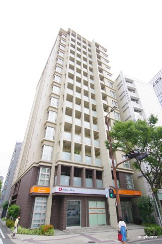 Y's Court 東梅田の外観