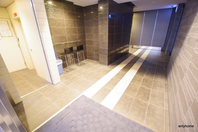 Y's Court 東梅田のロビー