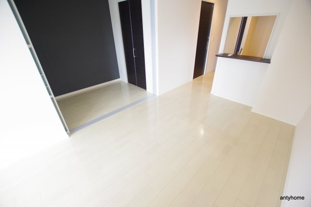 Y's Court 東梅田の居間・リビング