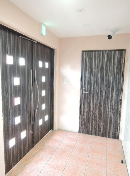 ONLYONE栄町のロビー