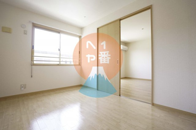 【洋室】 | リバーストーンA | 明るいですね