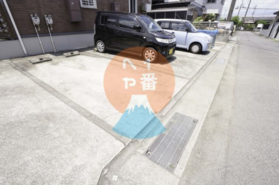 【駐車場】 | リバーストーンA | 駐車場