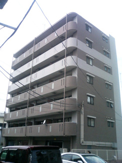 【外観】 | 横浜線「鴨居」駅より徒歩3分！鉄筋コンクリートの7階建てマンションです♪駅近で通勤・通学にも便利！