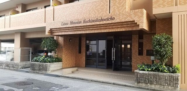 ライオンズマンション高知中宝永町  -ｵｰﾅｰﾁｪﾝｼﾞ-の玄関