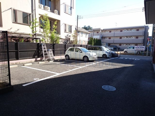 シー.ビー.フォートの駐車場