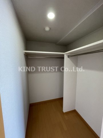 ウェルホームズ中之島北の収納|ウォークインクローゼットです