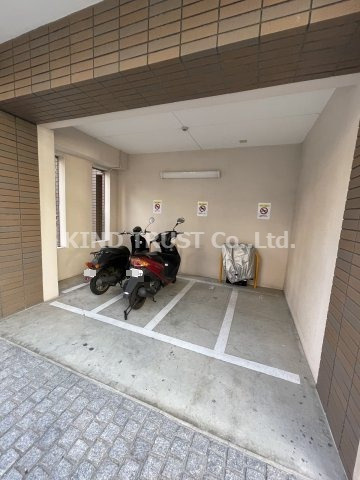 ウェルホームズ中之島北の駐車場|バイク置き場です