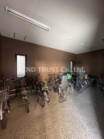 ウェルホームズ中之島北のその他共用部分|屋根付き駐輪場です