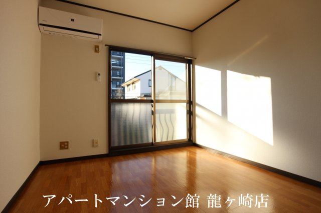 ハイツセゾンの居間・リビング