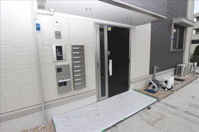 熊本市東区保田窪本町のアパートのエントランス