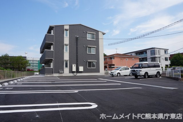 熊本市東区保田窪本町のアパートの駐車場