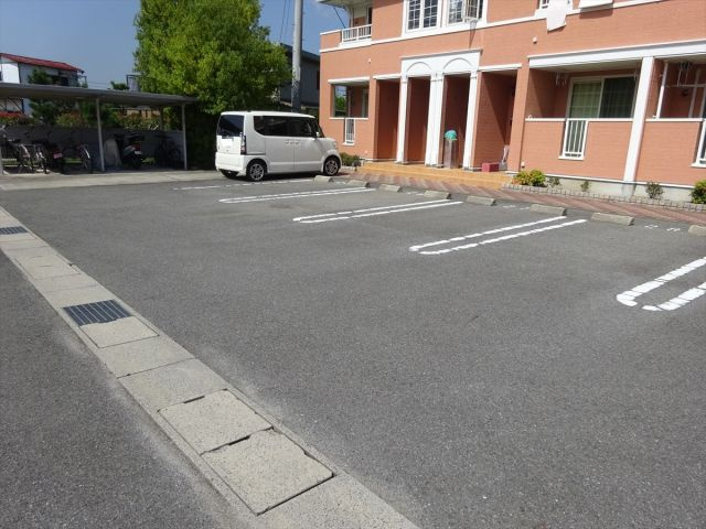 グラン・メゾン　Ｃの駐車場