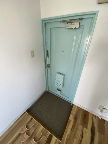 第6匠家ビルの玄関