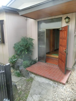 【エントランス】 | 広い玄関アプローチ。