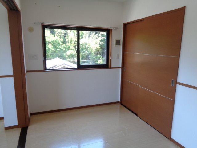 サニースポットの洋室