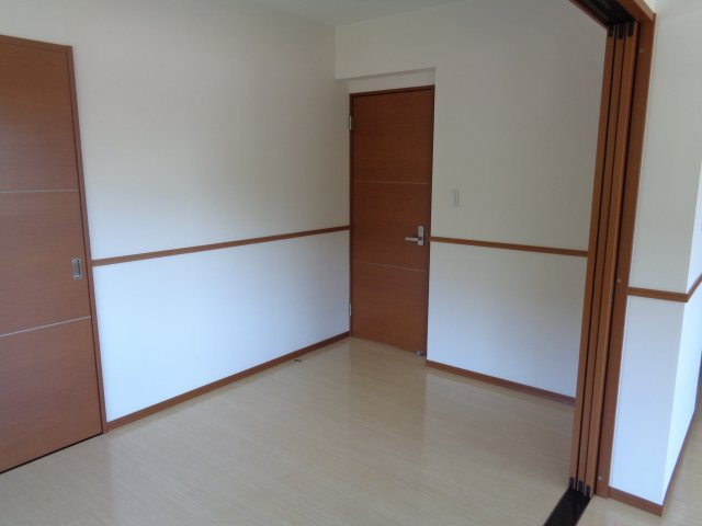 サニースポットの洋室