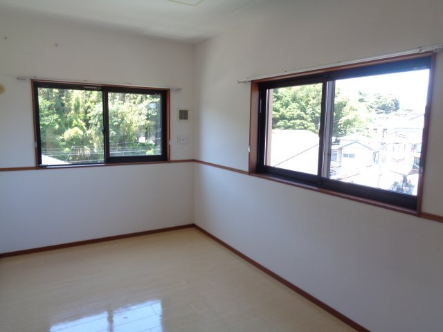 サニースポットの洋室