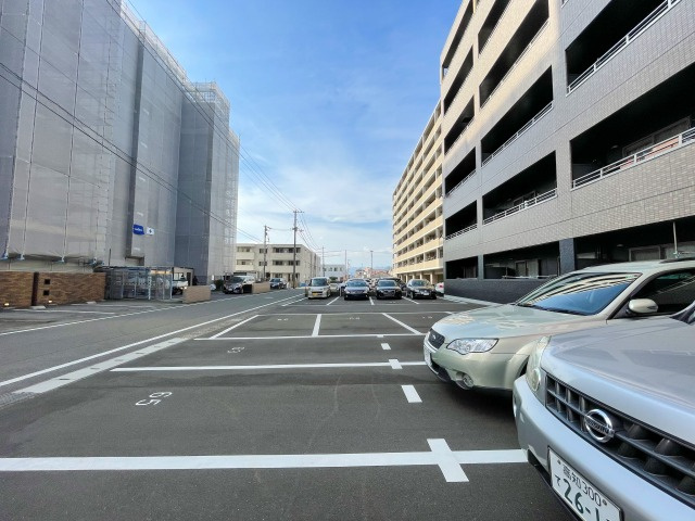リベルテ・パレ1の駐車場|駐車場があります