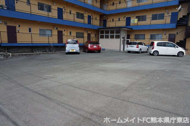 健軍エルイービル飛鳥の駐車場