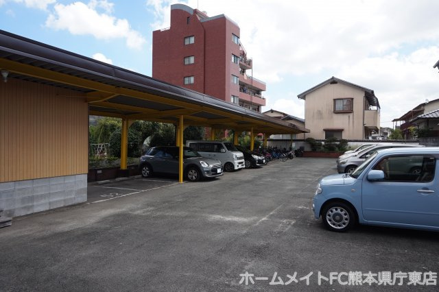 健軍エルイービル飛鳥の駐車場