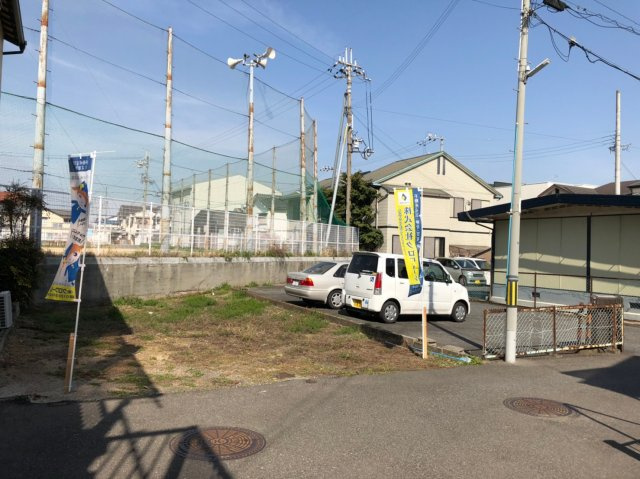 岸和田市春木泉町の売地の前面道路含む現地写真|東隣は現況駐車場のため通風良好！