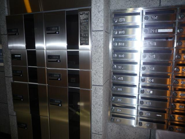 文京区湯島２丁目の賃貸マンションのエントランス|宅配ボックス