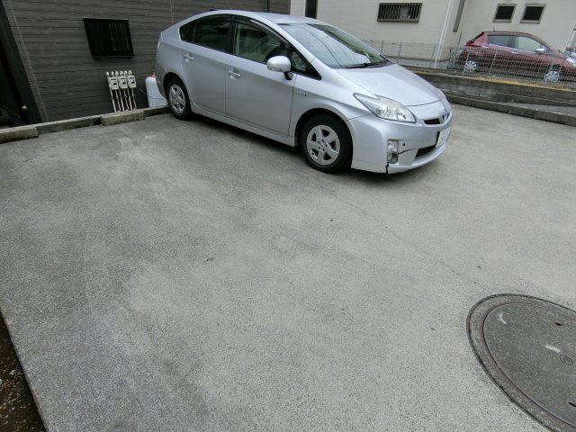 ライクロード・メイの駐車場