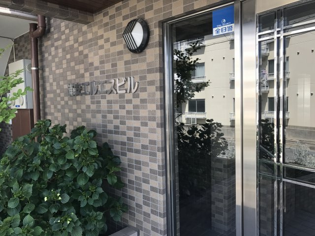 浦安エルエスビルのエントランス