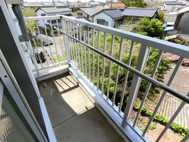 R-BOXOHISHIのバルコニー|暖かな日差しのふりそそぐバルコニー