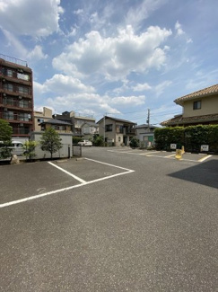 【駐車場】 | いつでも目の届く敷地内に駐車場があります♪荷物がかさばりがちなお買物にも、敷地内駐車場があると便利ですよね☆