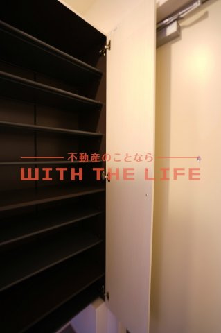 ルピナ梅満【キャッシュバック対象】の玄関|収納もある玄関です